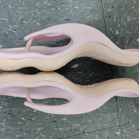 Crocs - Picture 2 of 5